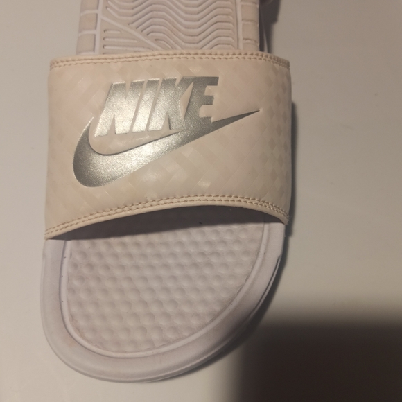 Nike Womens Benassi JDI Slide Sandals White  Slip On Flats Sport Sz 7 - Picture 5 of 9